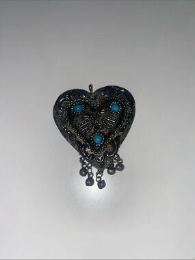 Vintage-Inspired Heart Pendant Necklace with Turquoise Accents